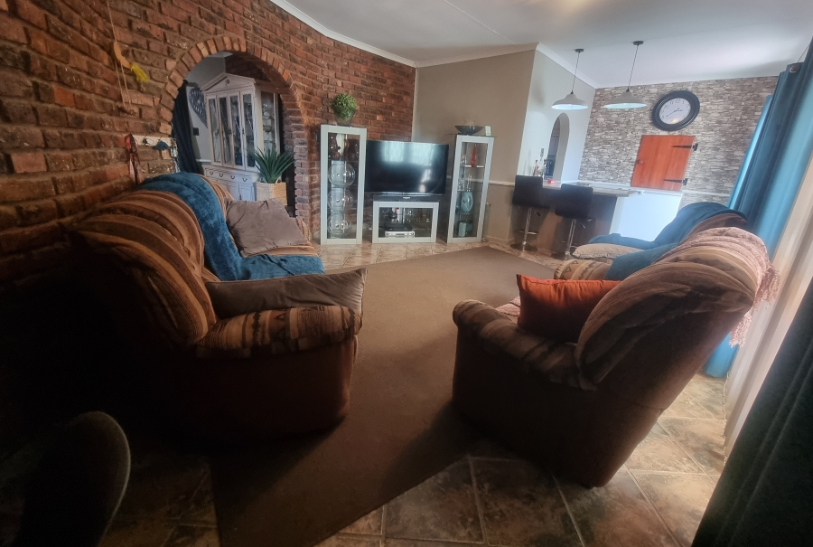 6 Bedroom Property for Sale in Heiderand Western Cape